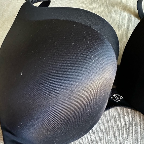 So obsessed /very sexy push-up Victoria's Secret Black, White, and Pink Bra Trio - Picture 5 of 9